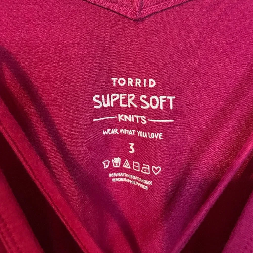 Torrid magenta spaghetti strap tank w/ crossed strap neckline detail plus sz 3x - Picture 3 of 7